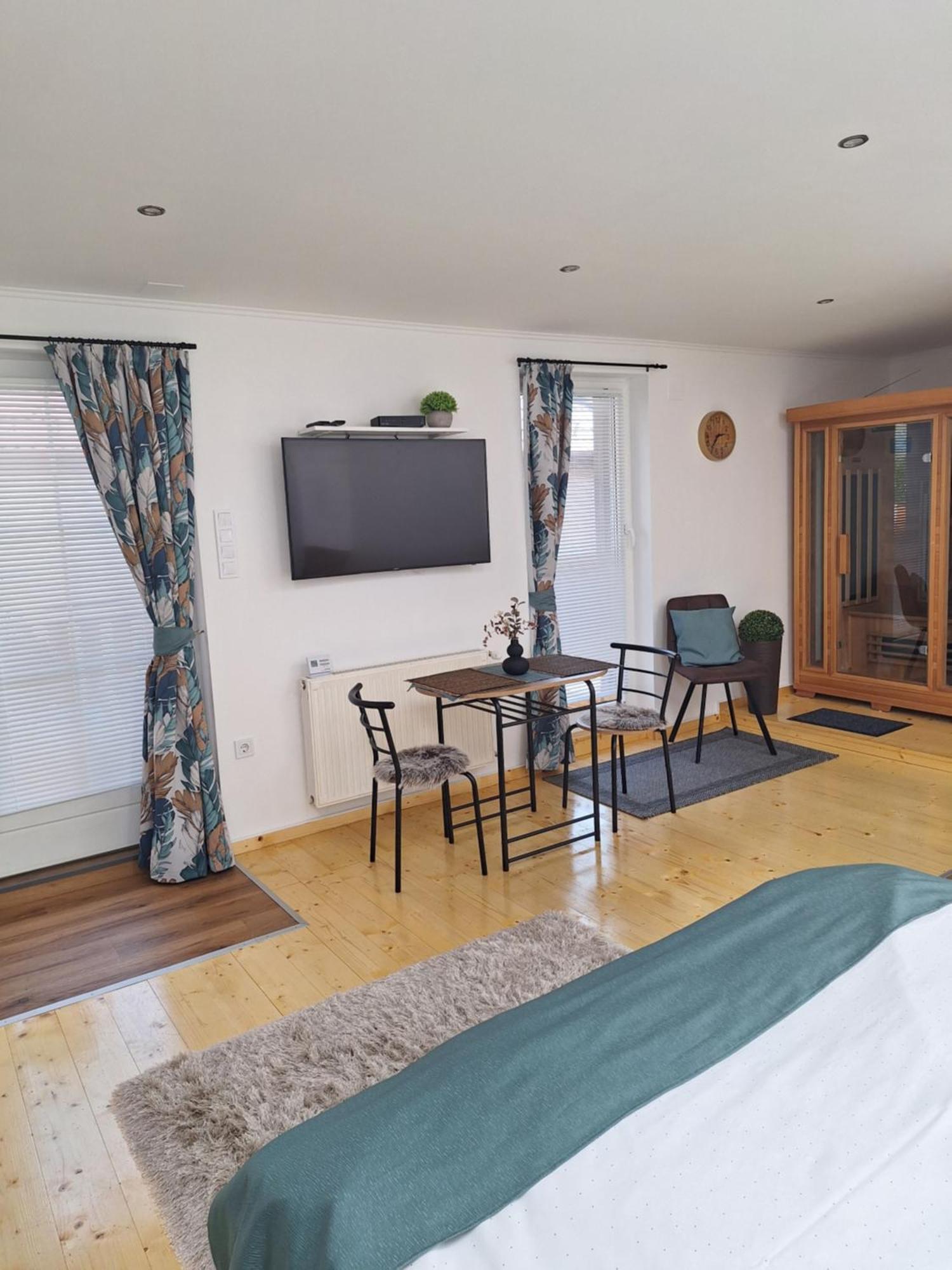 Varfal Apartman II Eger Pokój zdjęcie